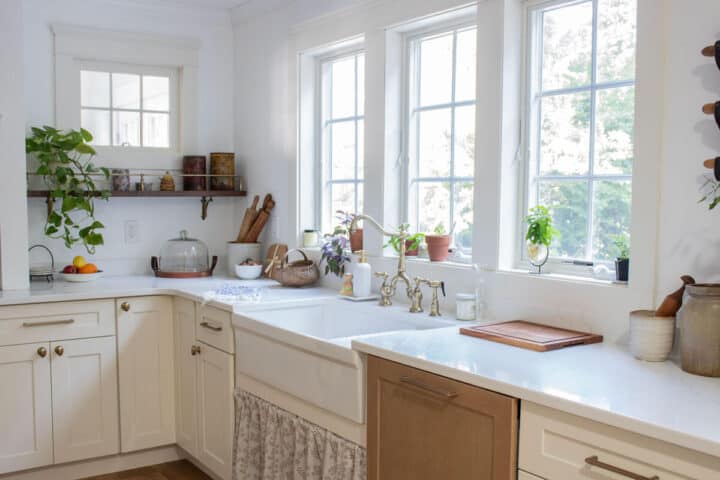 country-kitchen-with-vintage-sink-the-honeycomb-home-720x480-1 country-kitchen-with-vintage-sink-the-honeycomb-home