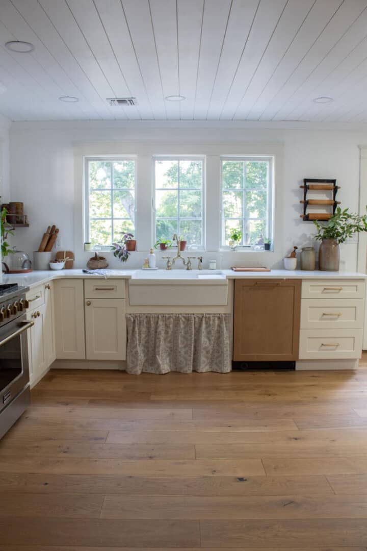 country-style-kitchen-with-vintage-sink-720x1080-1 country style kitchen with vintage sink
