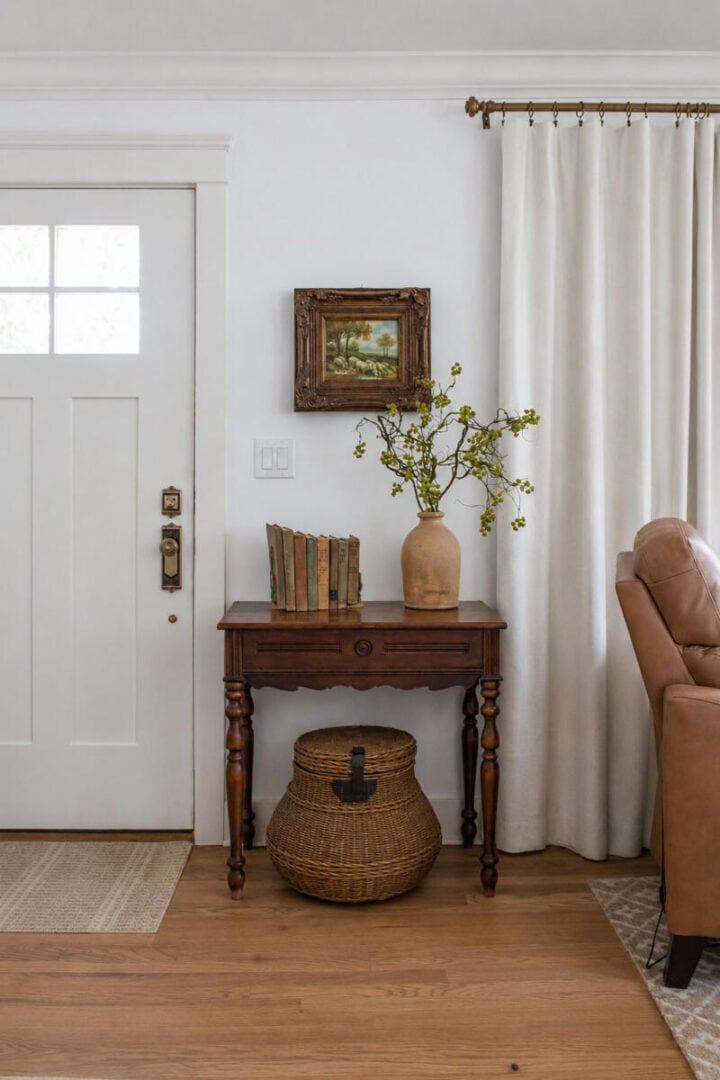 entry-way-in-living-room-720x1080-1 entry-way-in-living-room