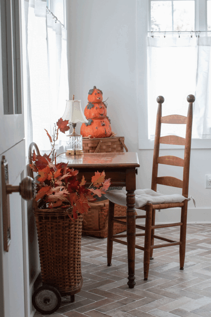 vintage-fall-and-halloween-decor-the-honeycomb-home-720x1080-1 vintage-fall-and-halloween-decor-the-honeycomb-home