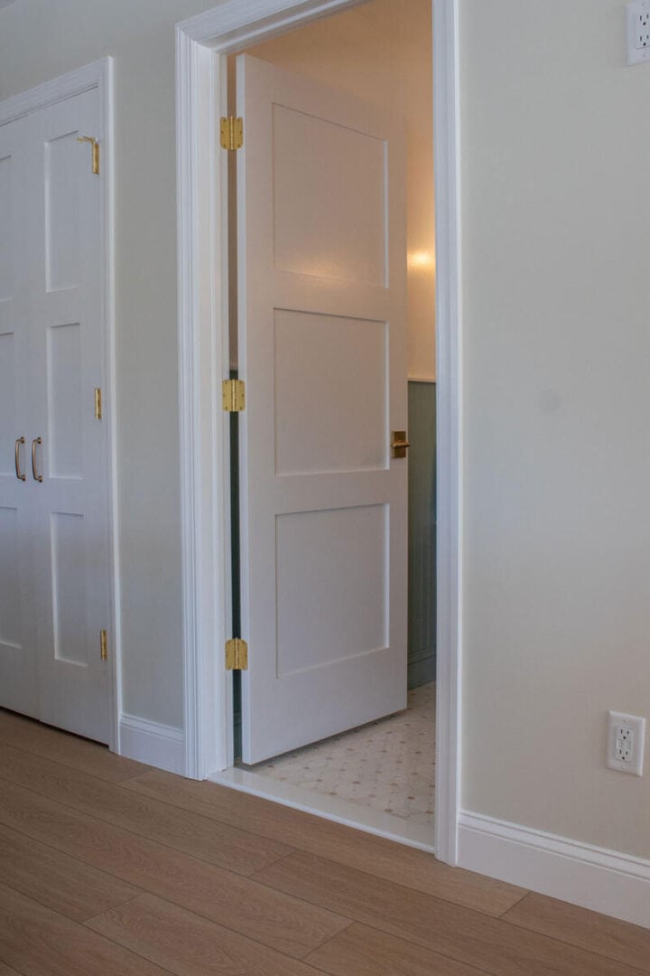 warm-paint-color-with-wood-kitchen-cabients-720x1080-1 warm-paint-color-with-wood-kitchen-cabients