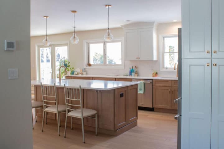 white-and-brown-kitchen-cabinet-ideas-720x480-1 white-and-brown-kitchen-cabinet-ideas